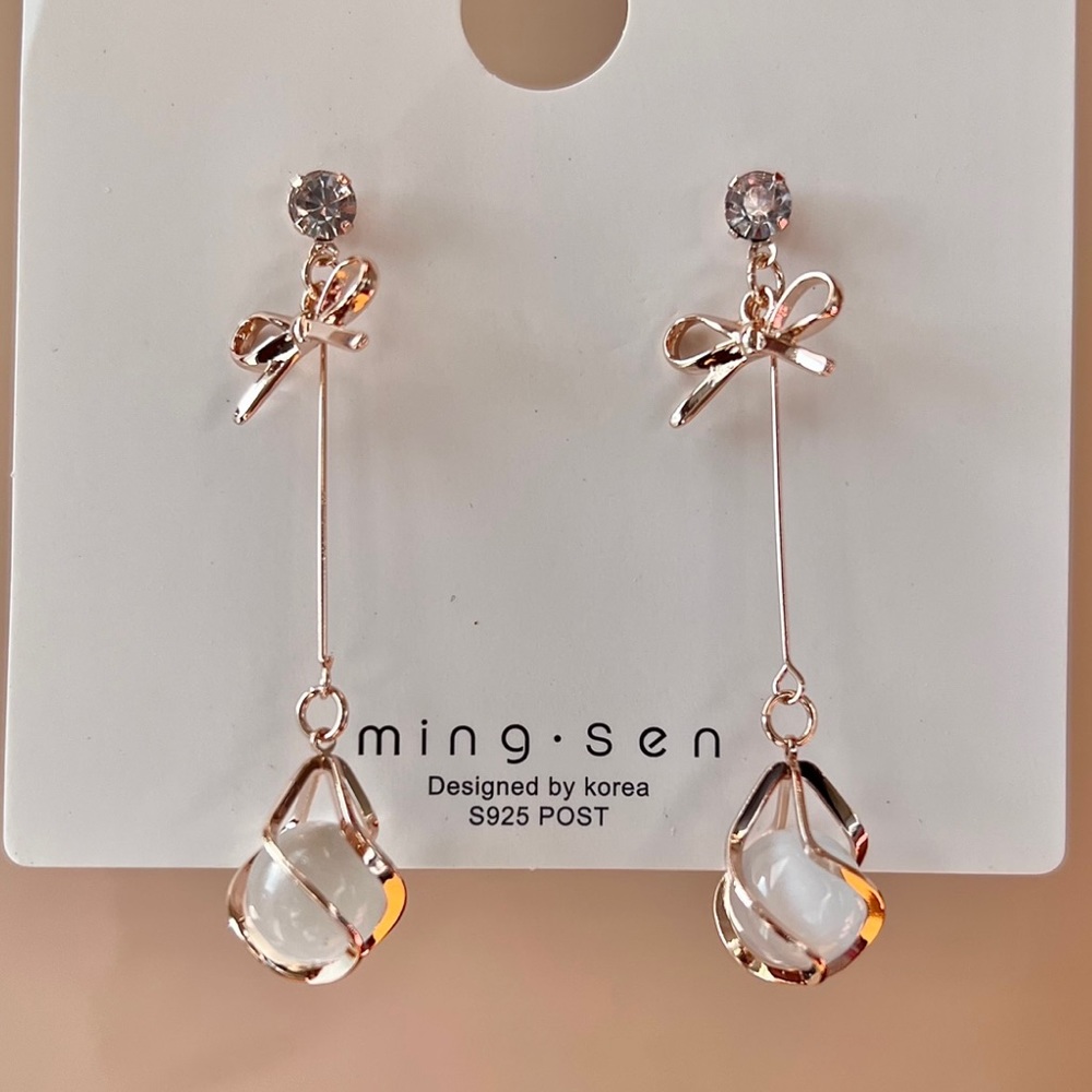 Drop earrings with bow